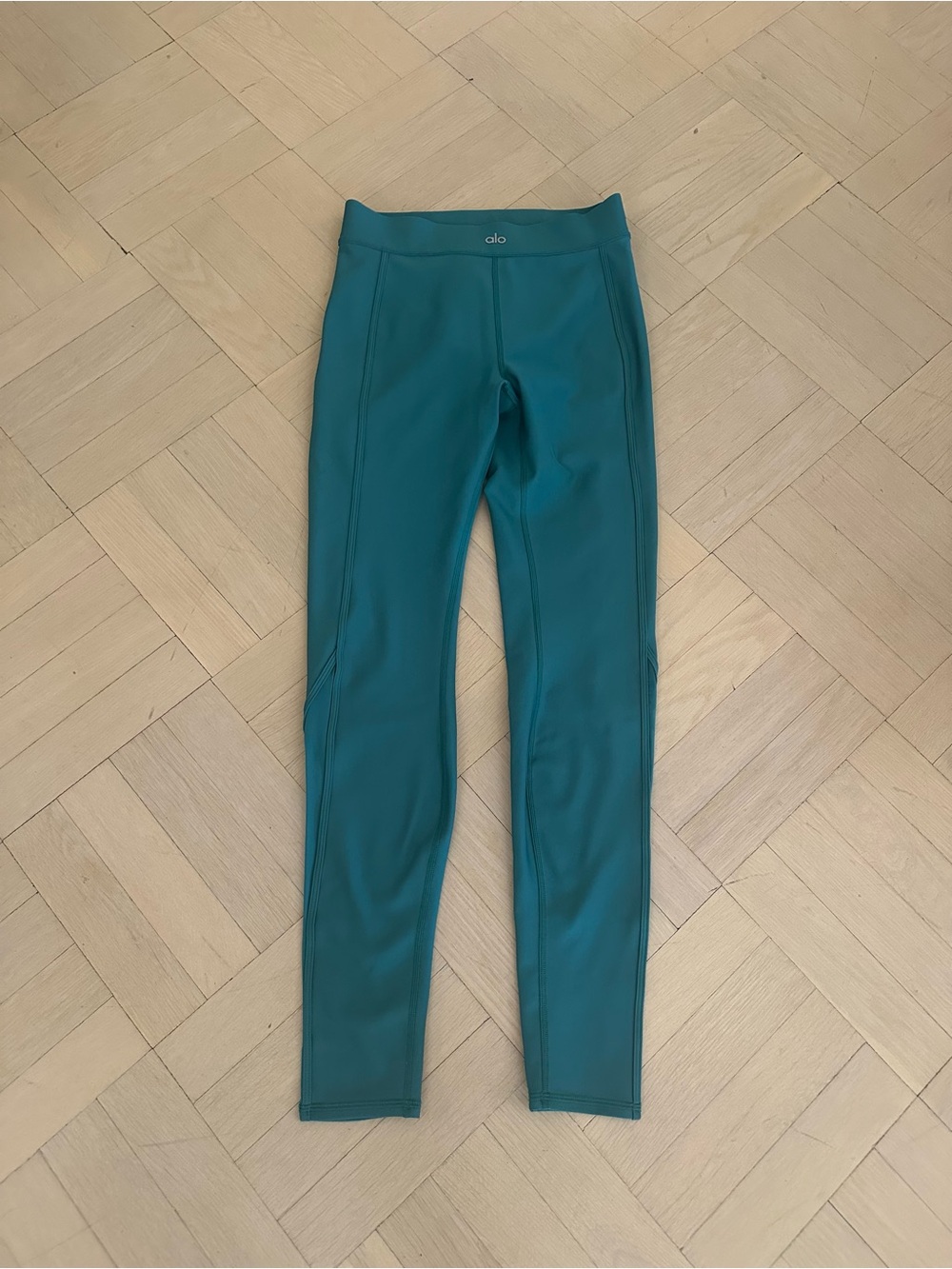 Alo Emerald Isle Green Yoga Airlift High-Waist Skyglow Legging Medium